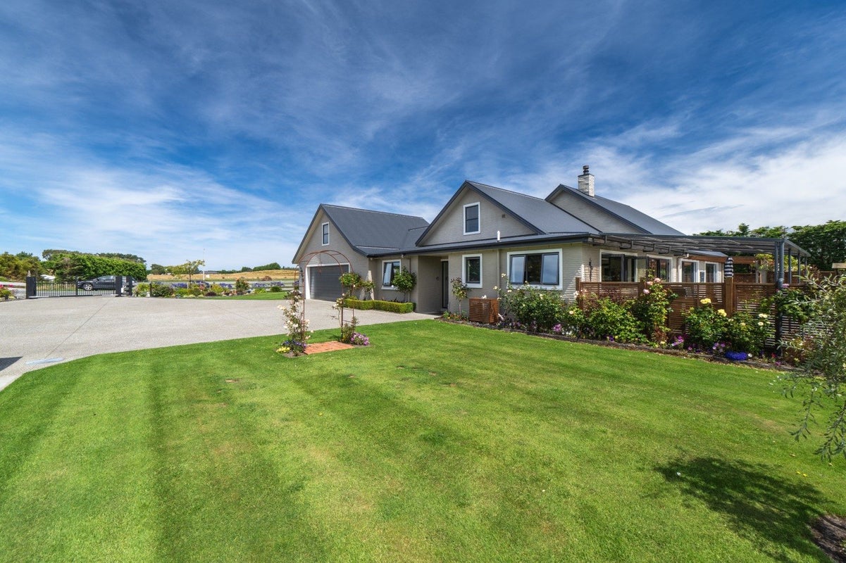 156 Otatara Road, New River Ferry, Invercargill - Carousel 1
