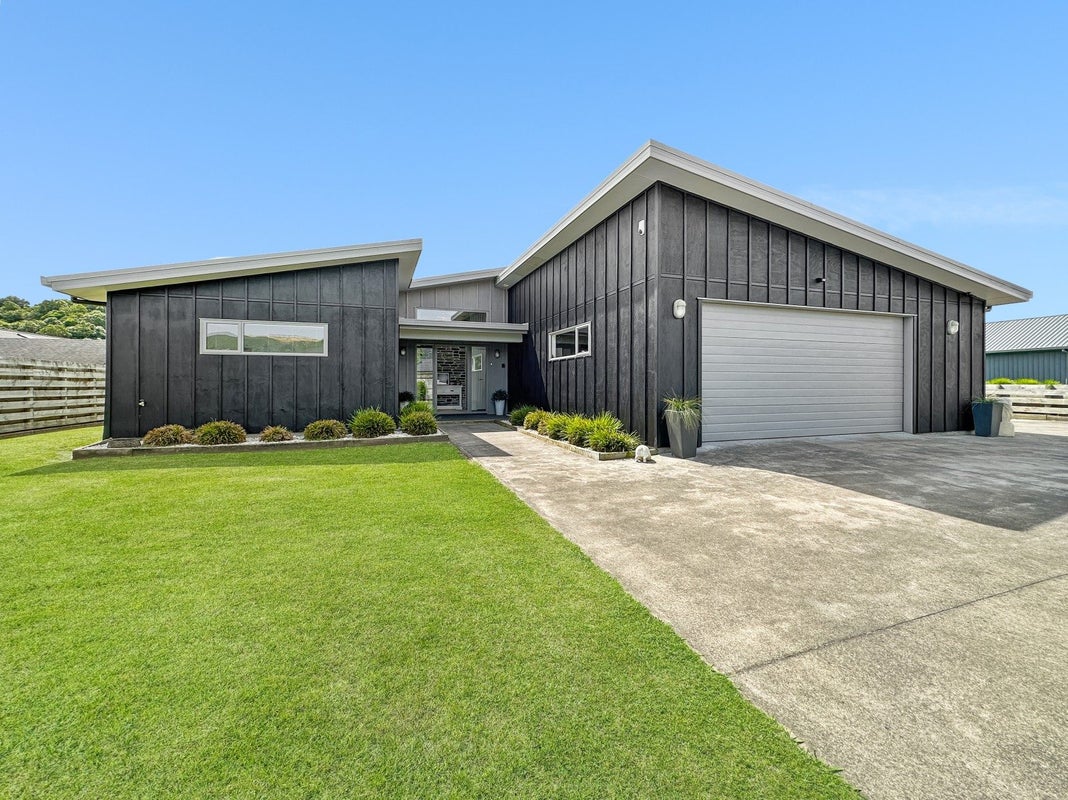50 Montgomery Crescent, Kinloch, Taupo - Carousel 1