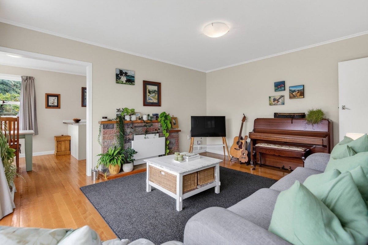 11 Erin Street, Tikipunga, Whangarei - Carousel 2