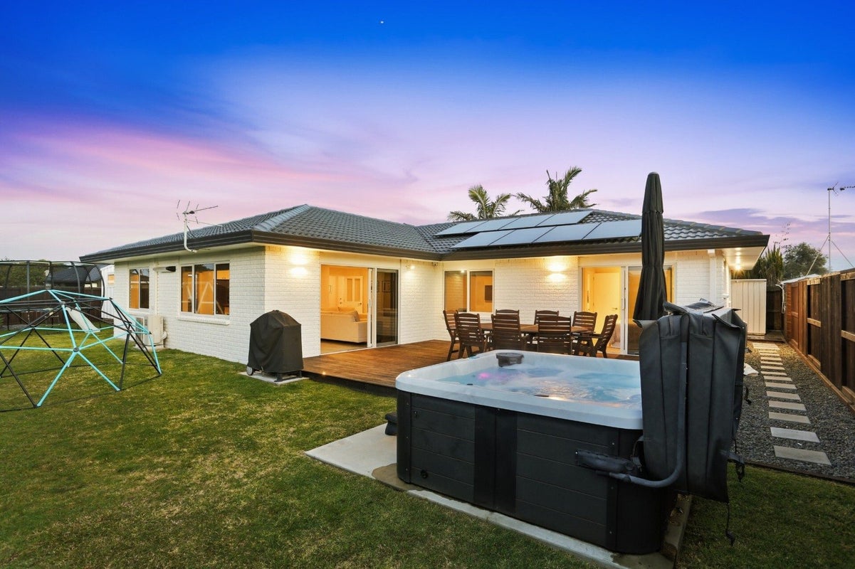 1 Aldermen Avenue, Papamoa Beach, Papamoa - Carousel 1
