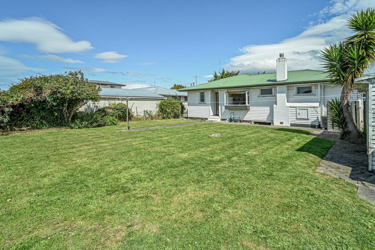 110 Warwick Road, Mayfair, Hastings - Carousel 2