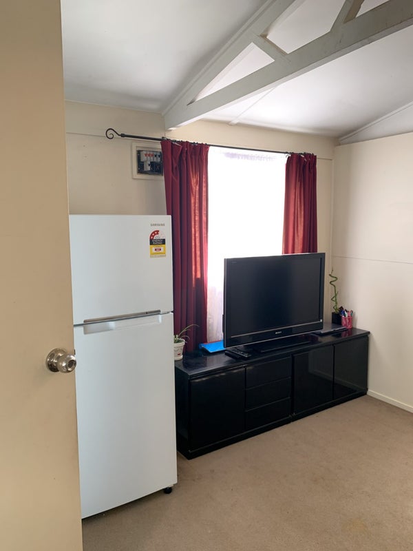 9 Roberts Road, Te Atatu South, Auckland - Carousel 2