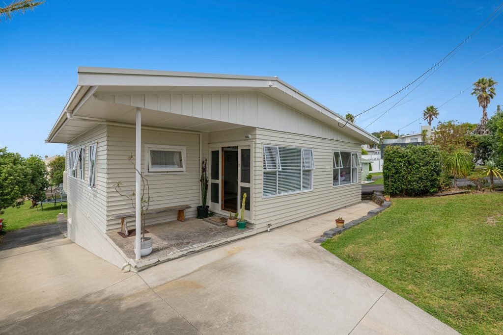 1031 Whangaparaoa Road, Tindalls Beach, Whangaparaoa - Carousel 1