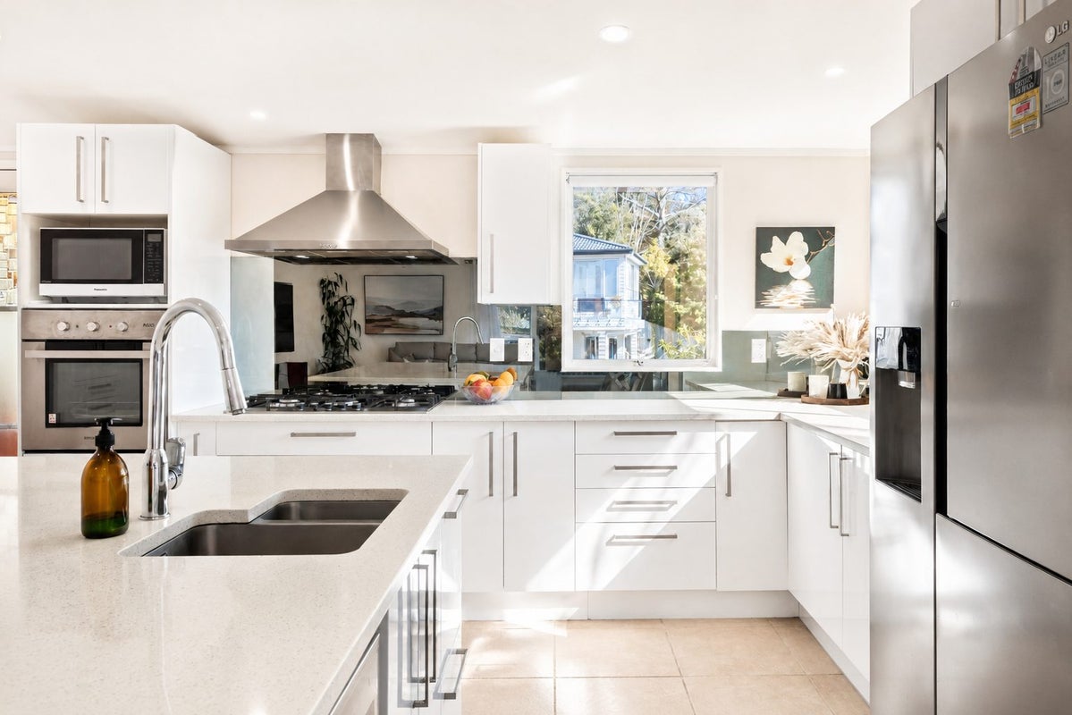 2/13 Scarlock Avenue, Browns Bay, Auckland - Carousel 2