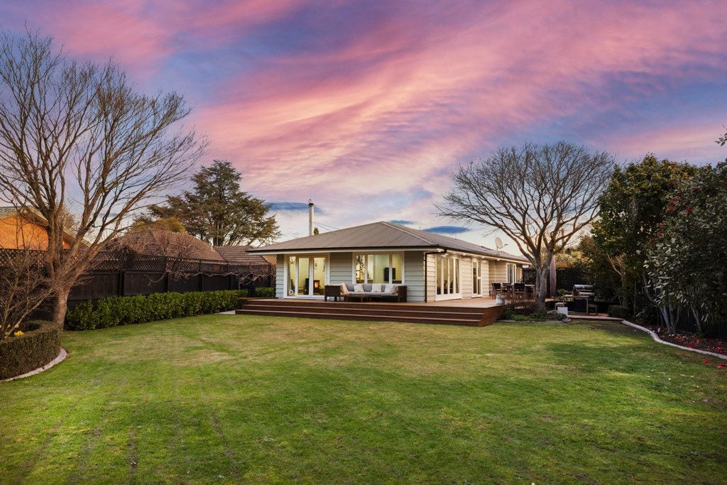 39 Manor Place, Bryndwr, Christchurch - Carousel 1