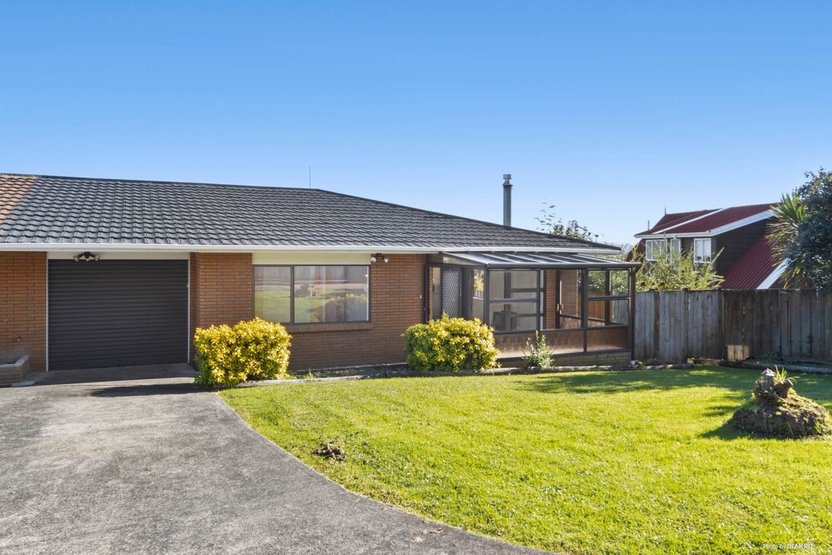 2/4142A Great North Road, Glendene, Auckland - Carousel 1