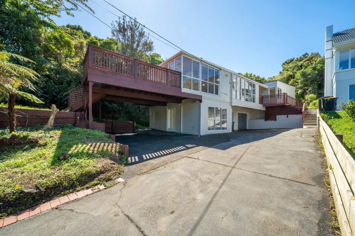 105 Donald Street, Karori, Wellington - Carousel 1