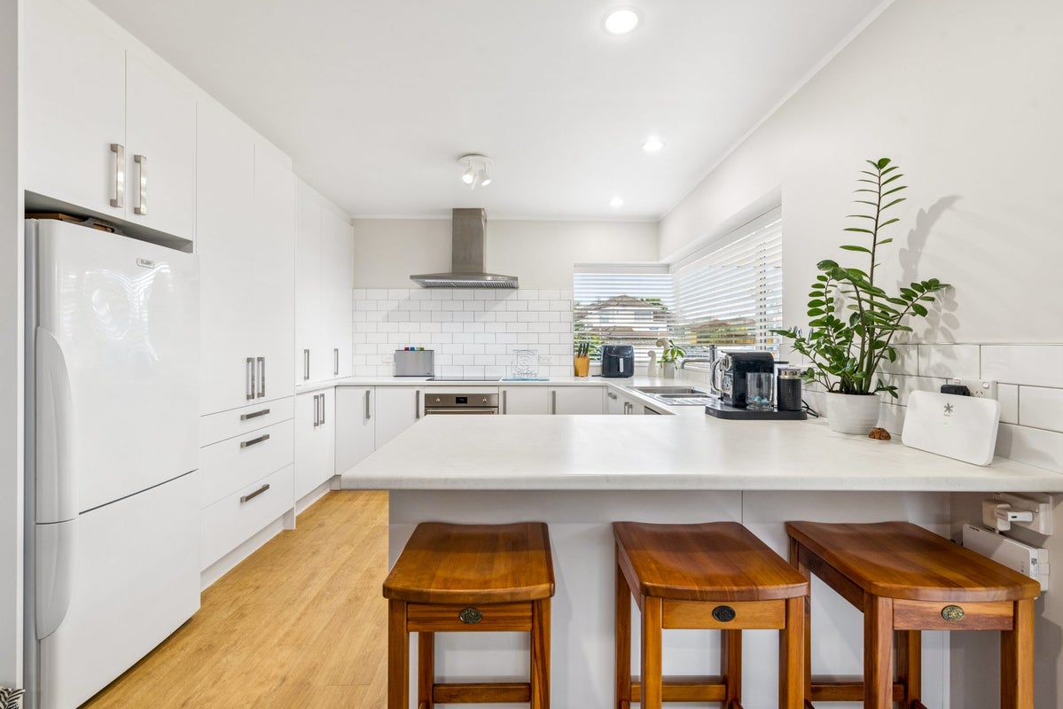 22 Len Garlick Place, Pahurehure, Papakura - Carousel 2