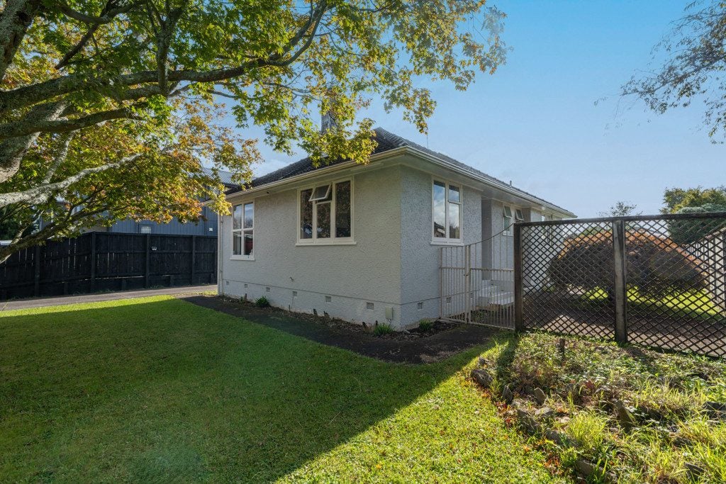 38 Douglas Crescent, Fairfield, Hamilton - Carousel 2