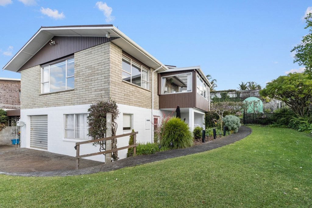 6 Julian Place, Westown, New Plymouth - Carousel 1
