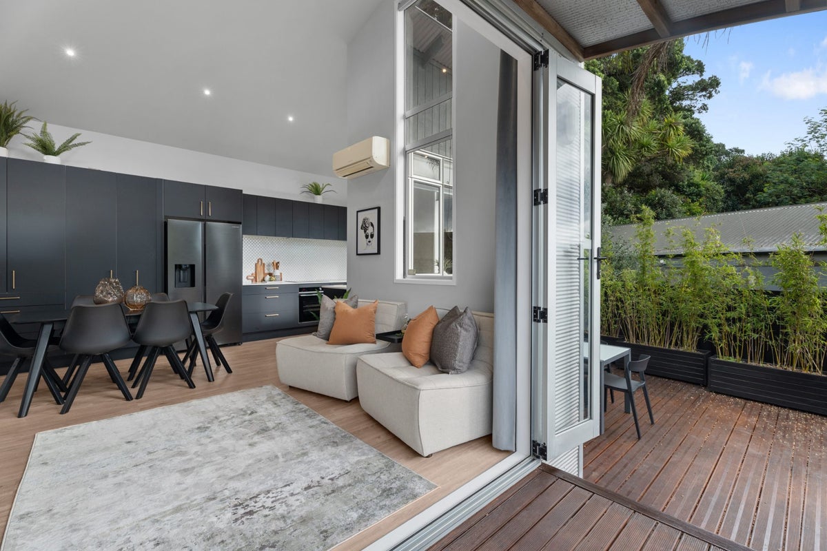 21 Dally Terrace, Mount Roskill, Auckland - Carousel 2