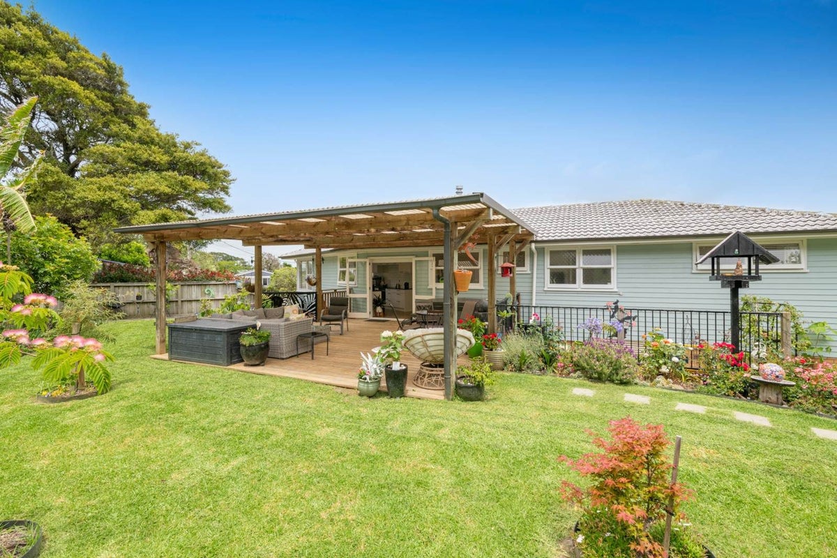 22 Downer Street, Helensville, Helensville - Carousel 1