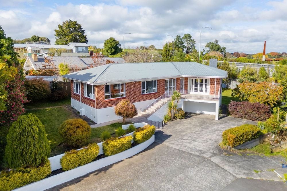 70 Flynn Road, Hillcrest, Hamilton - Carousel 1