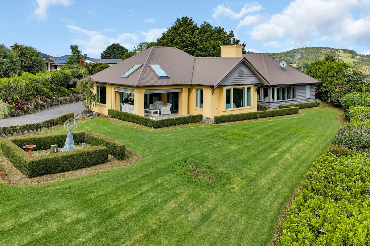 4 Tullamore, Maunu, Whangarei - Carousel 1
