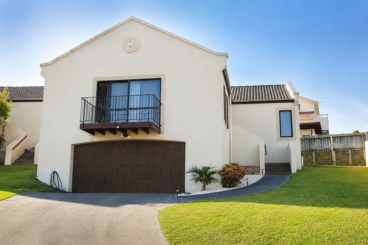 18 Astelia Place, Goodwood Heights, Auckland - Carousel 1