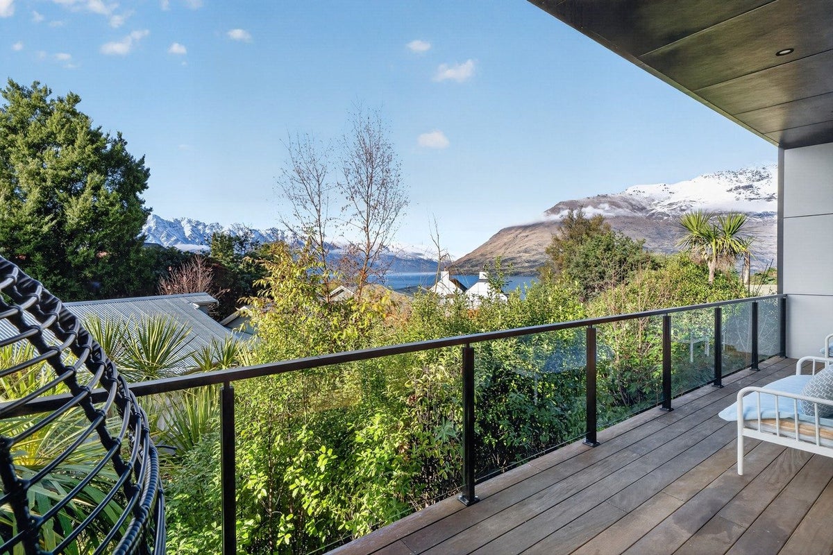5C Aspen Grove, Fernhill, Queenstown - Carousel 2