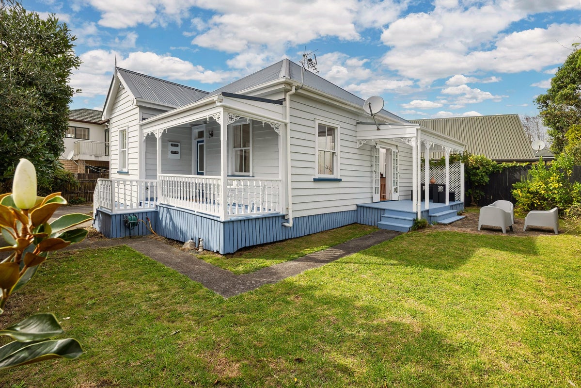 2/13 Tasman Avenue, Mount Albert, Auckland - Carousel 1