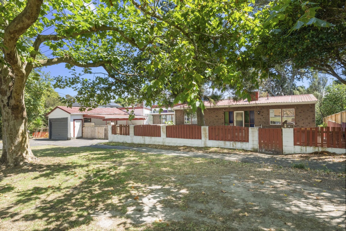 99 Seabrook Avenue, New Lynn, Waitakere City, Auckland - Carousel 1