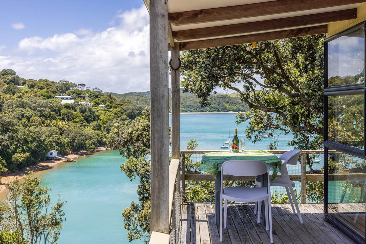 6 Pohutukawa Avenue, Omiha, Waiheke Island - Carousel 2