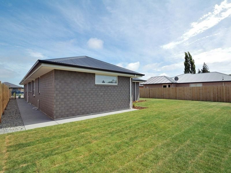 6 Keeper Close, Woodend, Woodend - Carousel 2