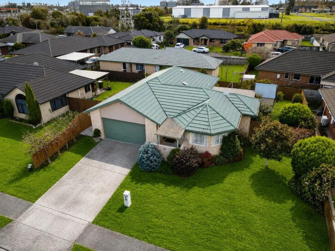 35 Nottingham Drive, Hamilton East, Hamilton, Waikato - Carousel 1