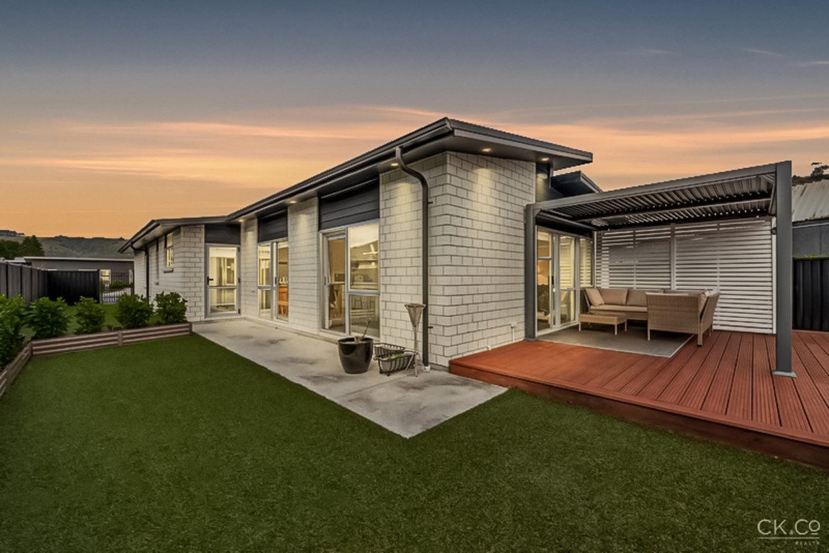 14 Passchendaele Grove, Trentham, Upper Hutt, Wellington - Carousel 1