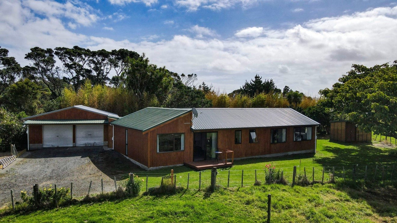 2160 Awhitu Road, Pollok, Pollok - Carousel 2