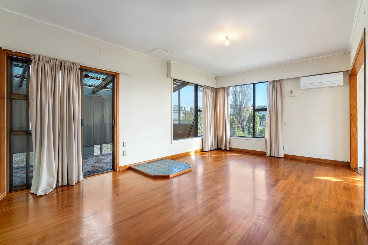 32 Eaton Road, Hillsborough, Auckland - Carousel 2
