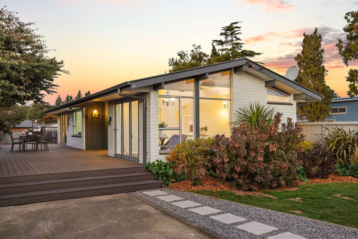 28 Waitikiri Drive, Parklands, Christchurch - Carousel 1