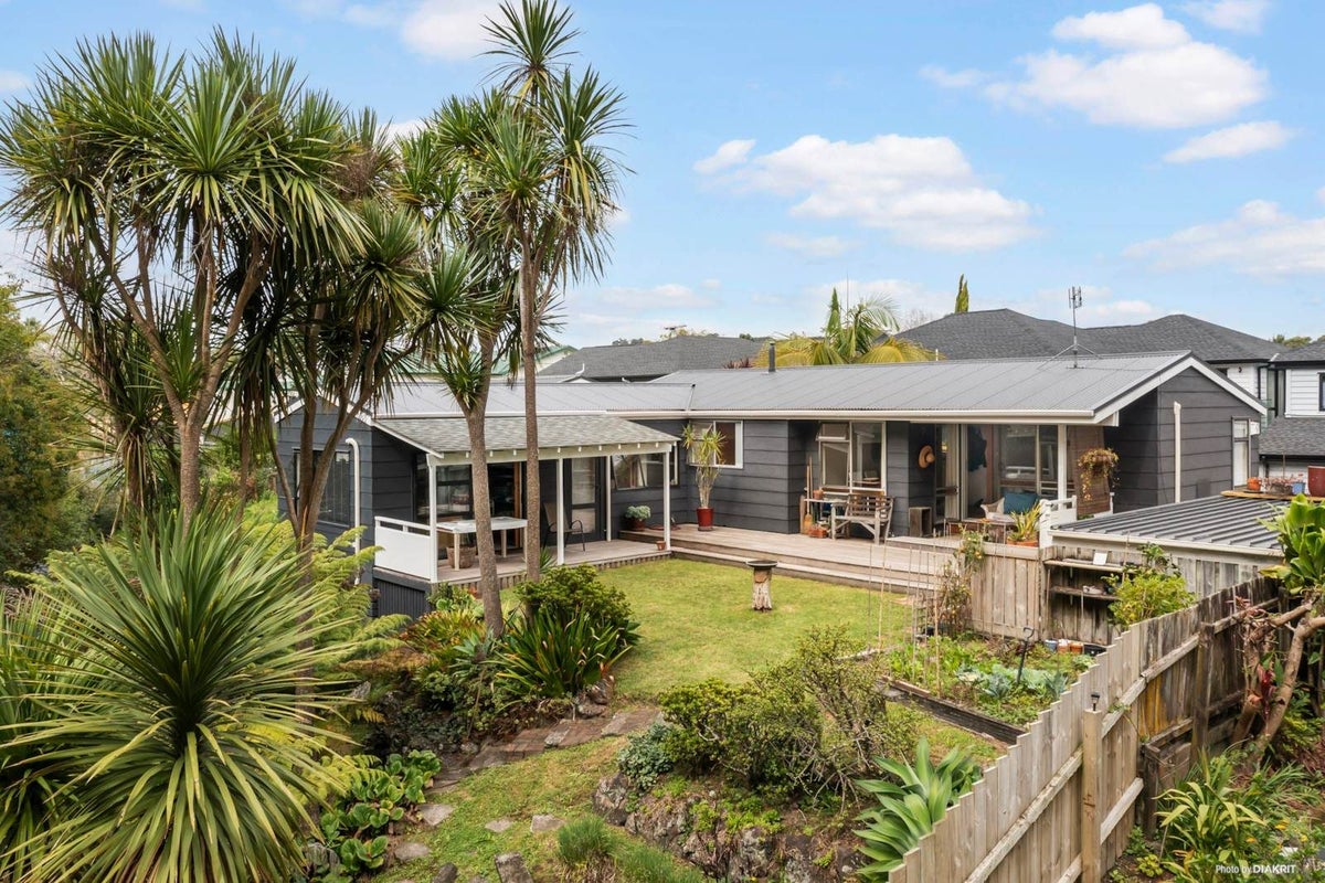2/16 Norgrove Avenue, Mount Albert, Auckland - Carousel 1