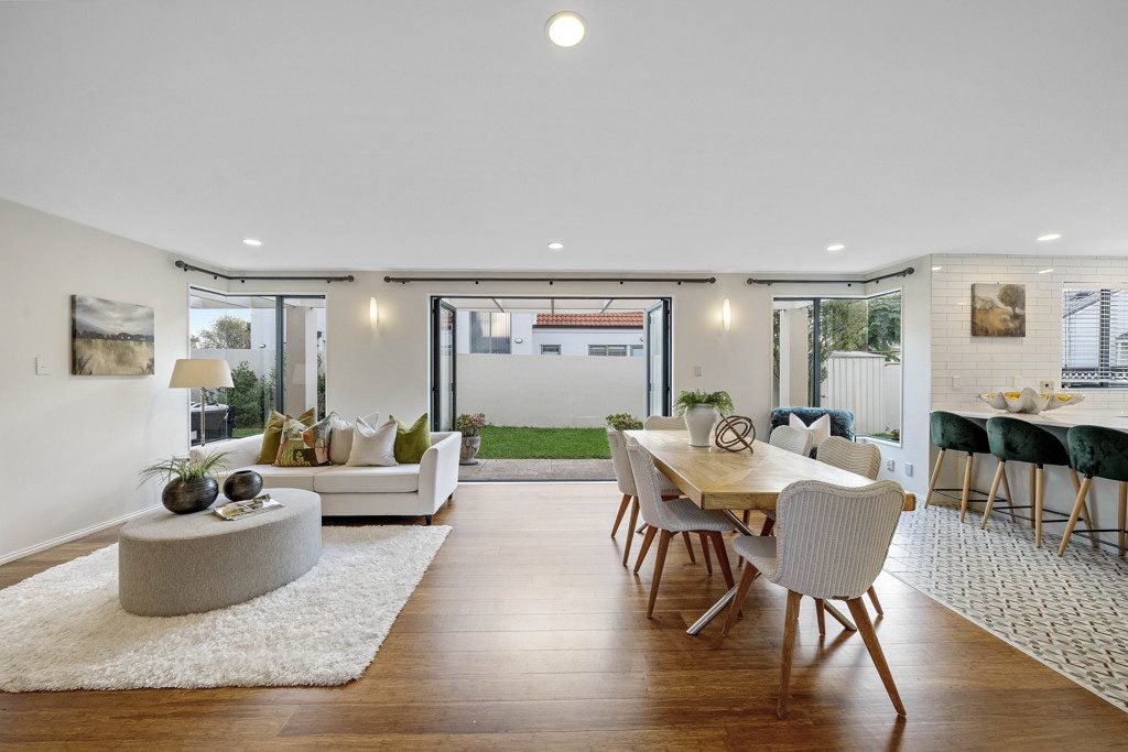 1/31 Eversleigh Road, Belmont, Auckland - Carousel 2