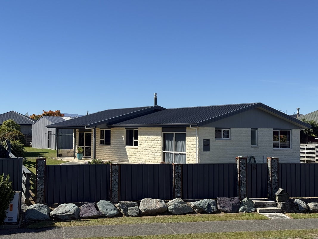 6 Kepler Place, Te Anau, Te Anau - Carousel 1