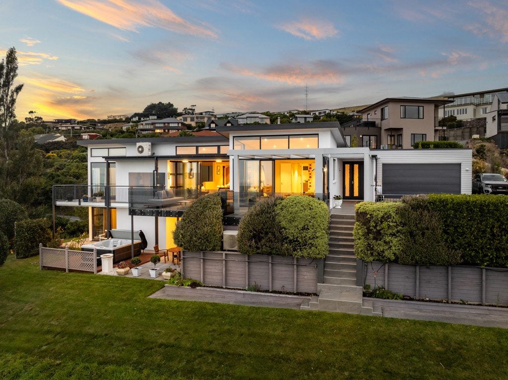 17 Stoneyridge Close, Mount Pleasant, Christchurch - Carousel 1