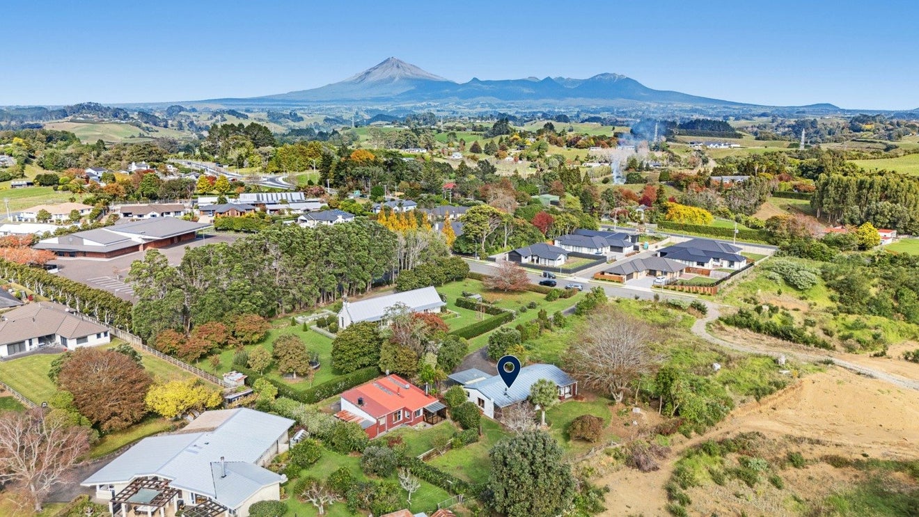 20 Portland Drive, Mangorei, New Plymouth - Carousel 1