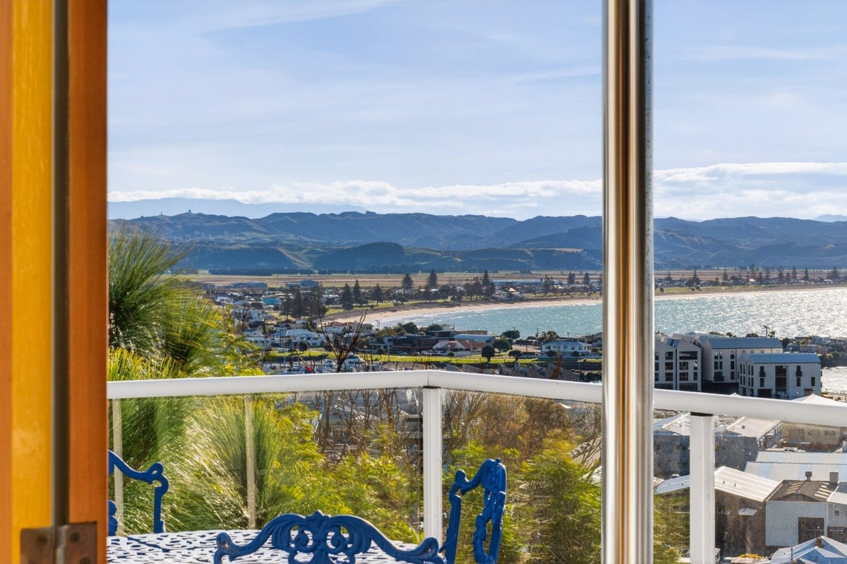 122A Chaucer Road North, Hospital Hill, Napier - Carousel 2