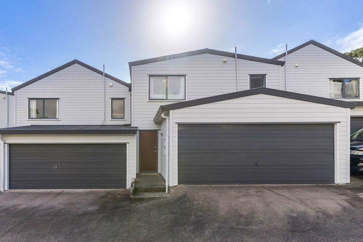 8/3 Erewhon Place, Birkdale, Auckland - Carousel 1