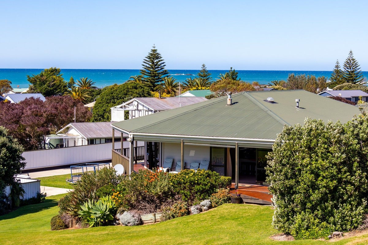 24 Palm Parade, Riversdale Beach, Masterton - Carousel 21