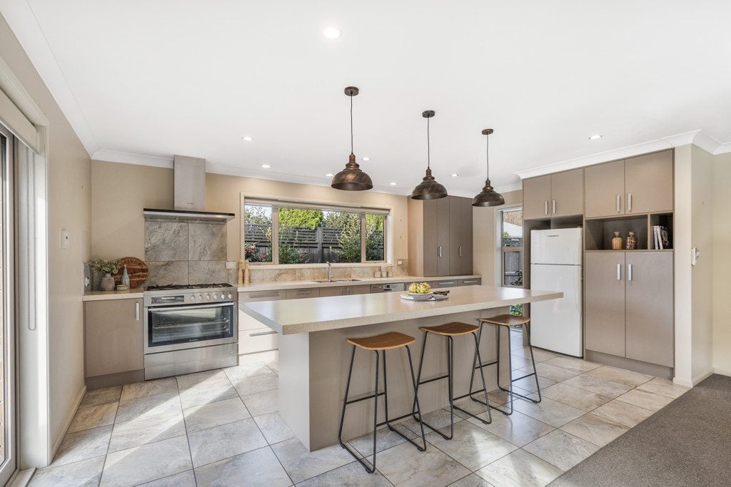 16 Bernice Crescent, Yaldhurst, Christchurch - Carousel 2