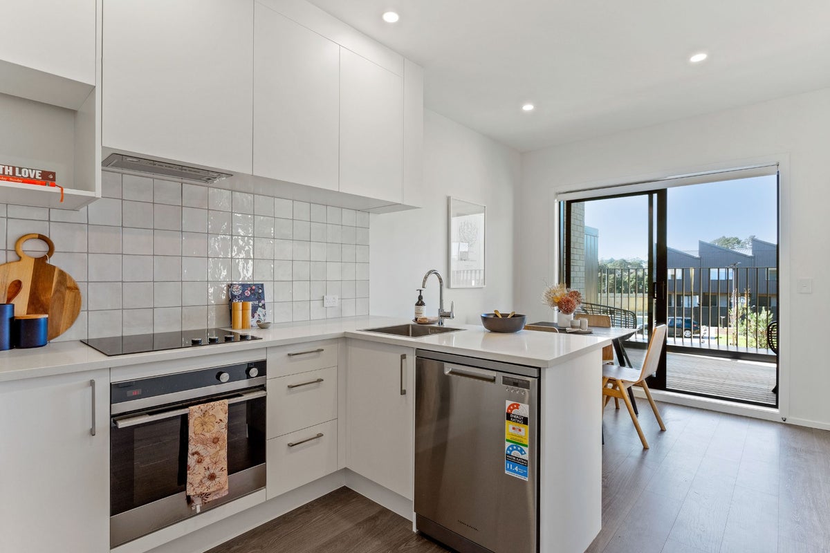 4/28 Westgate Drive, Westgate, Auckland - Carousel 2