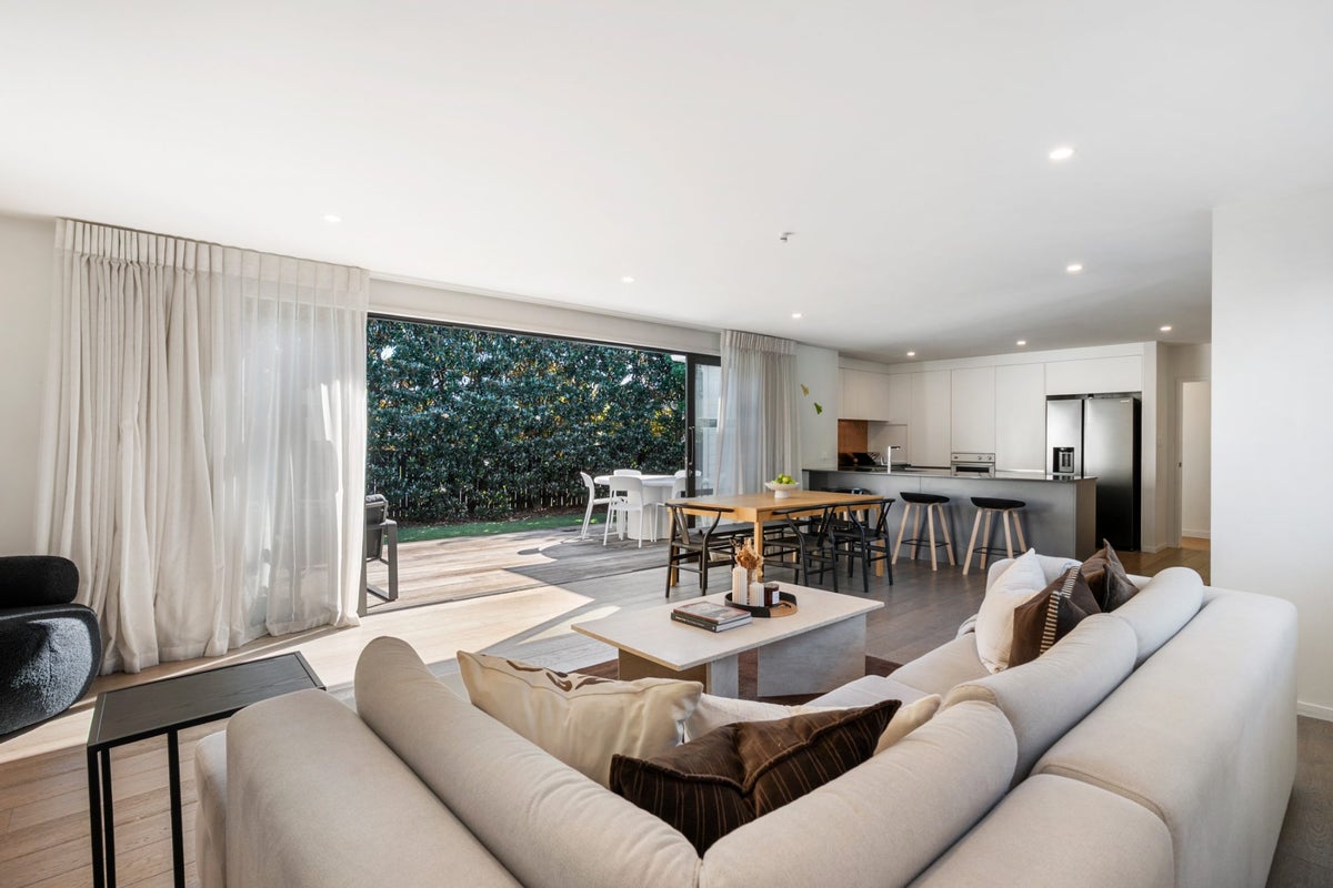 1 Moreland Road, Mount Albert, Auckland - Carousel 1
