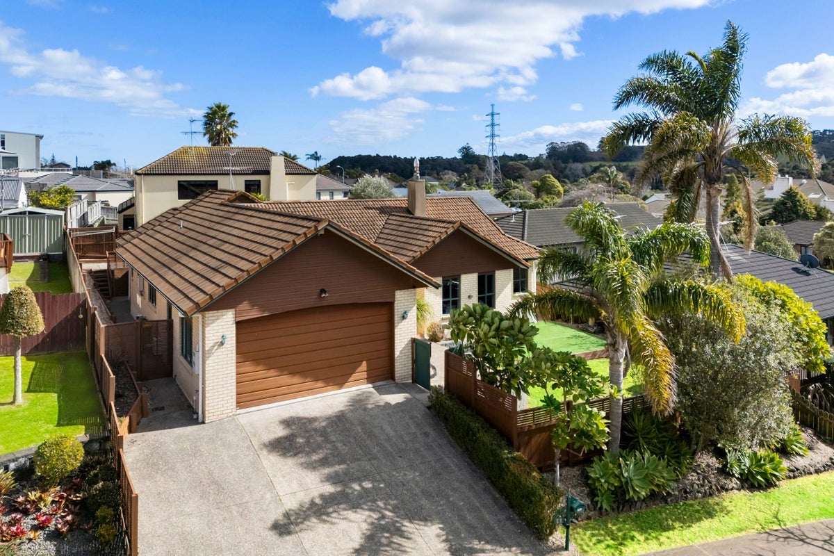 70 Mt Lebanon Crescent, The Gardens, Auckland - Carousel 1
