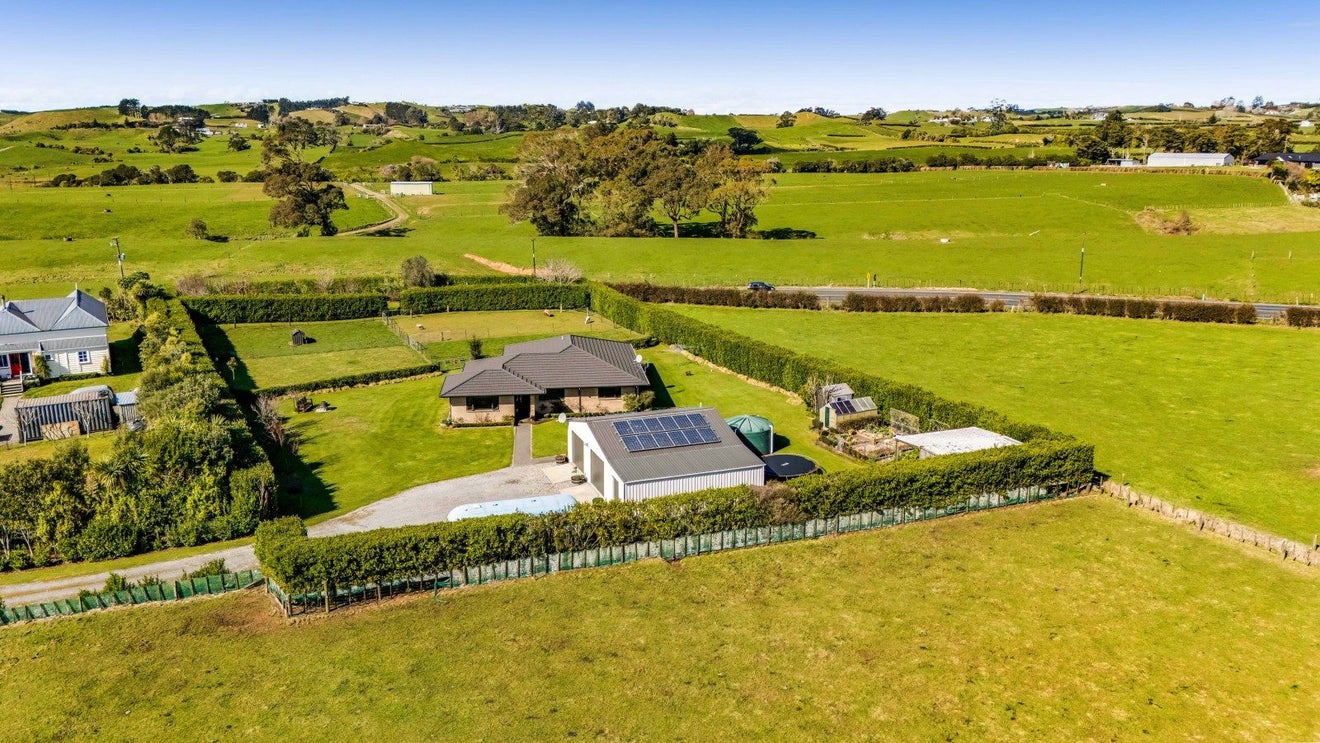 1108C Egmont Road, Egmont Village, New Plymouth - Carousel 1