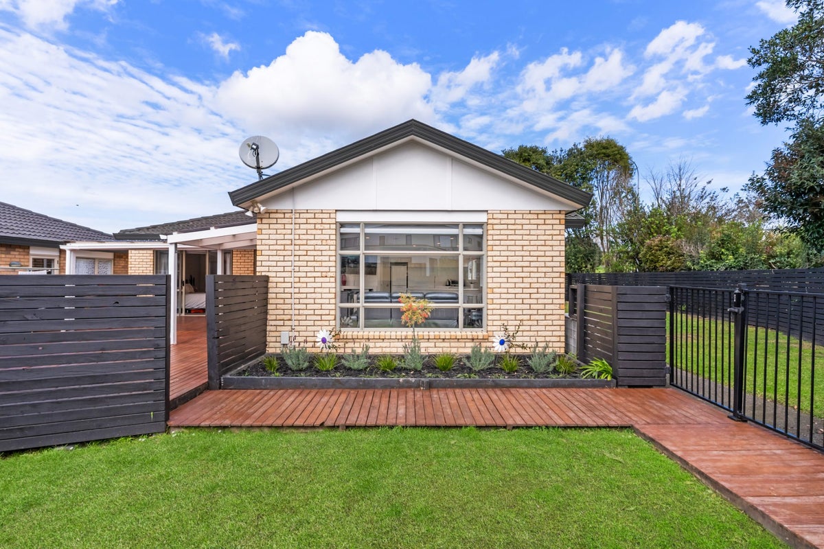 1A Charlenne Close, Ranui, Auckland - Carousel 1