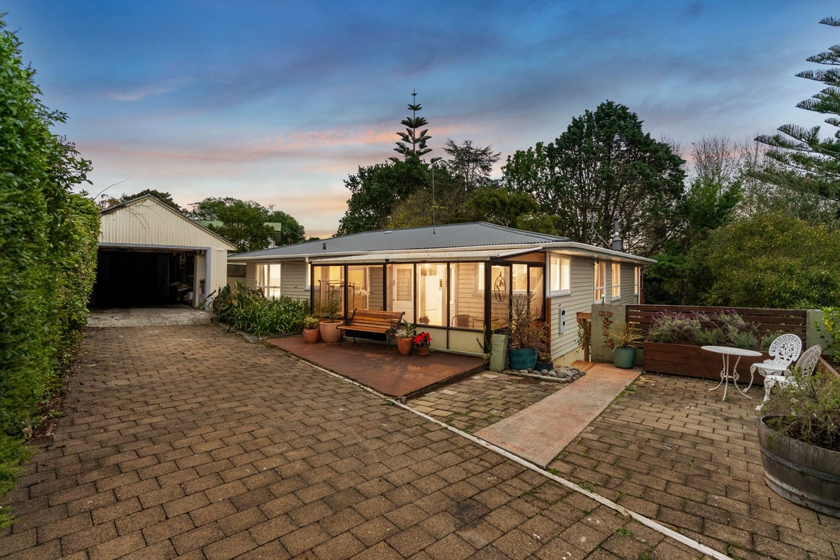 70 Fairclough Road, Beach Haven, Auckland - Carousel 2