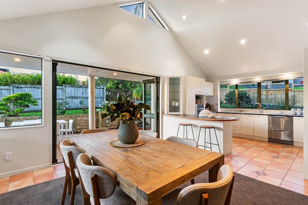 492 Beach Road, Murrays Bay, Auckland - Carousel 2