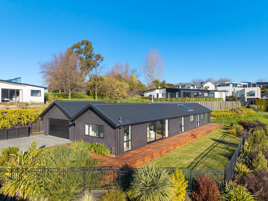 19 Golf View Close, Fairhall - Carousel 1