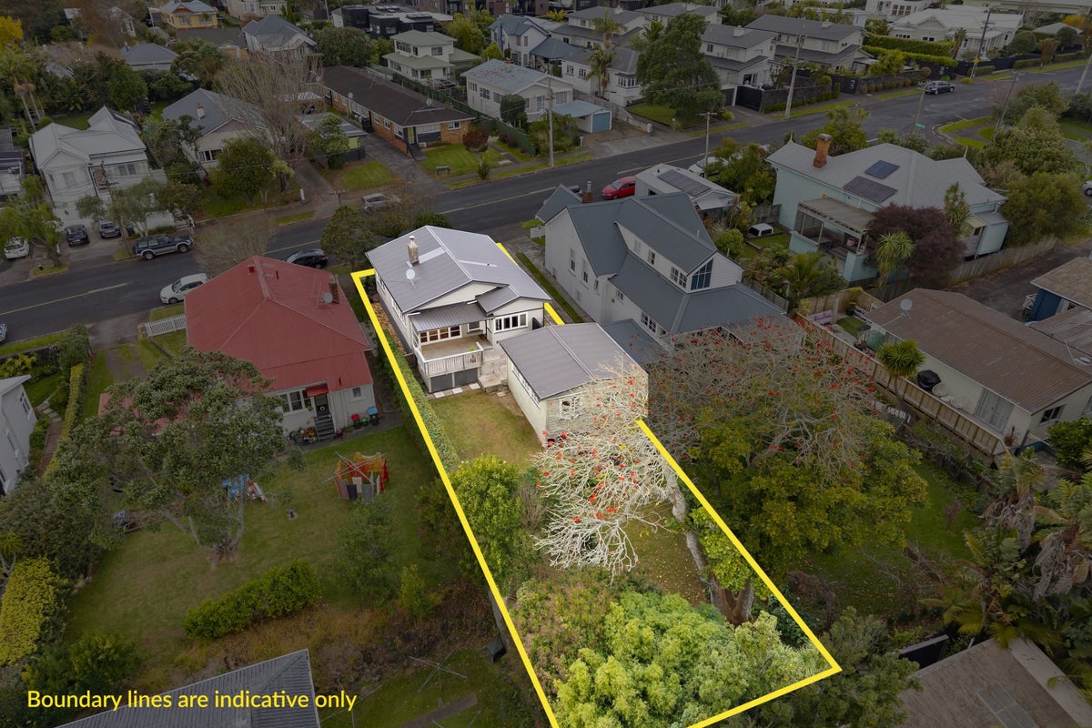 18 Mountain View Road, Morningside, Auckland - Carousel 2