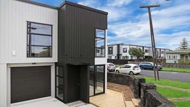 17A Henwood Road, Mangere East, Auckland - Carousel 1
