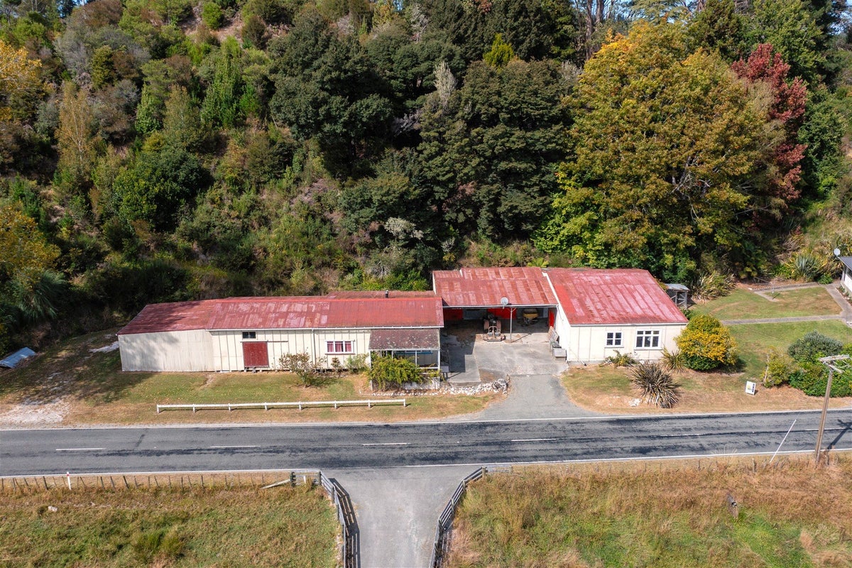 1079 Motueka Valley Highway, Ngatimoti, Motueka - Carousel 14