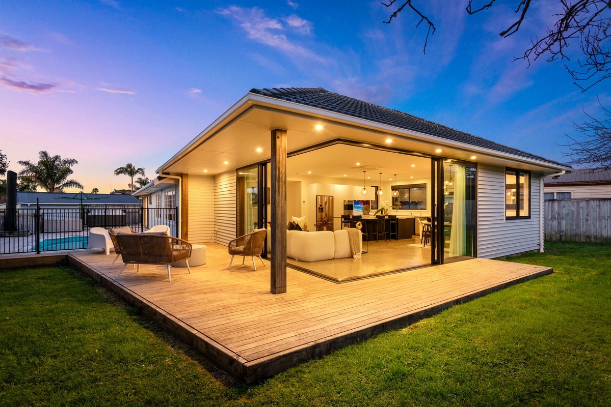 3 Shamrock Lane, Te Atatu Peninsula, Auckland - Carousel 1